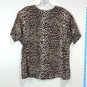 Cheetah Print Short Sleeve Silk Top By Linda Hutton. Size XL.